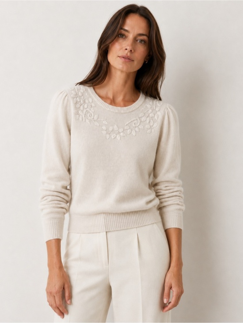 White and Warren cream cashmere embroidered sweater M